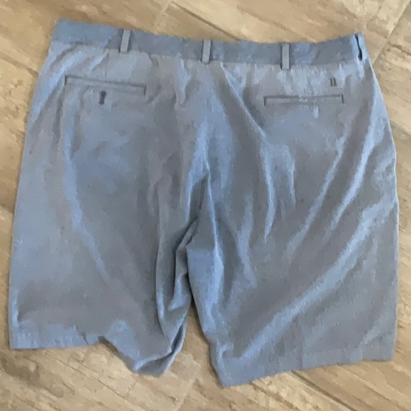 Mens Golf short - Picture 2 of 3